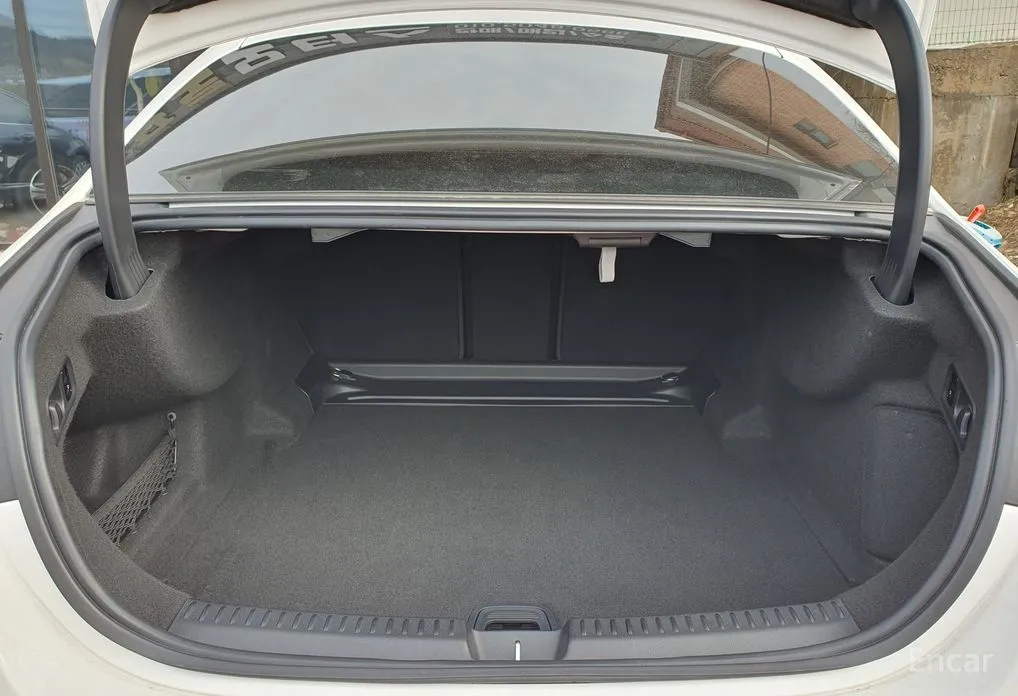 Фото 12 - Mercedes-Benz E-Class