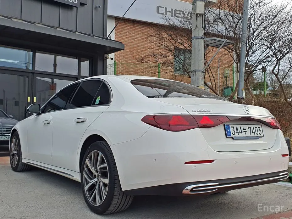 Фото 2 - Mercedes-Benz E-Class