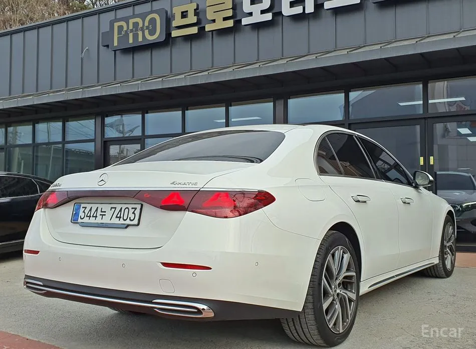 Фото 3 - Mercedes-Benz E-Class