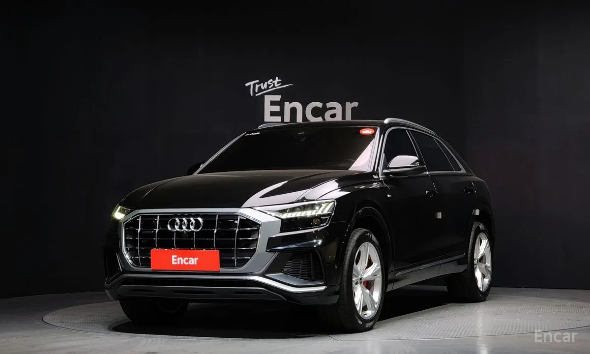 Фото 1 - Audi Q8