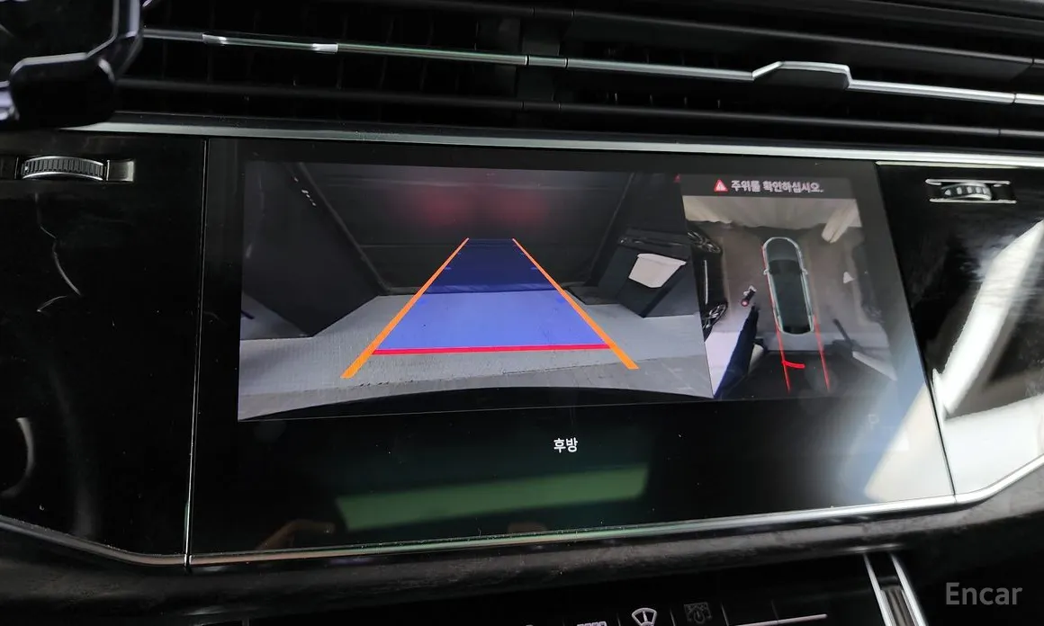 Фото 15 - Audi Q8