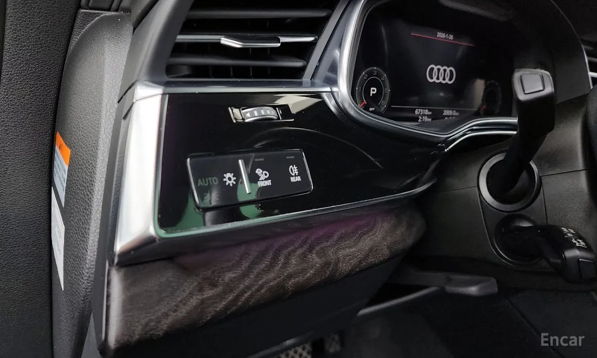 Фото 16 - Audi Q8