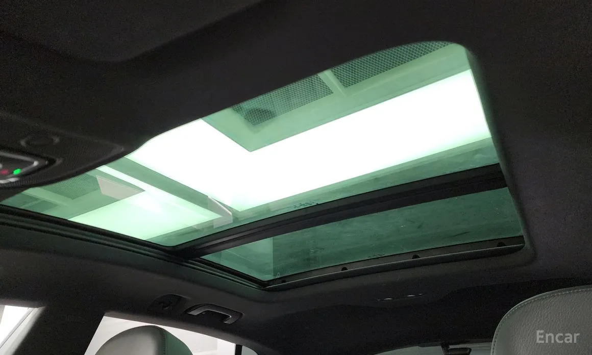 Фото 18 - Audi Q8