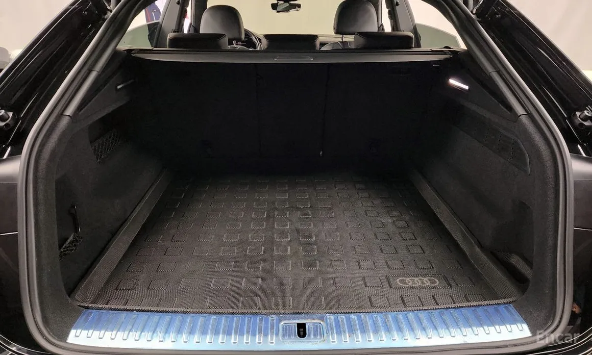 Фото 20 - Audi Q8