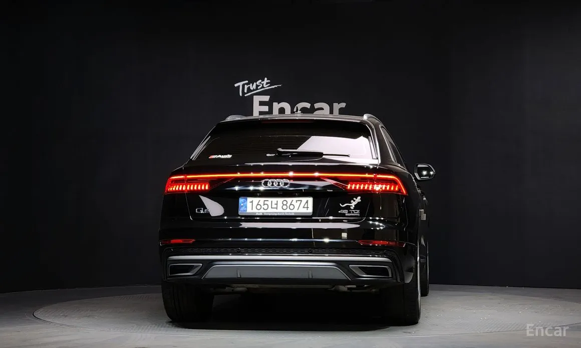 Фото 4 - Audi Q8