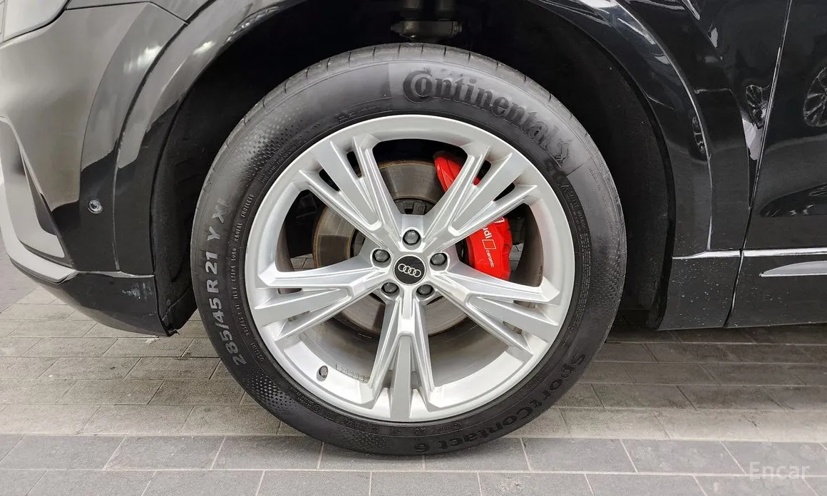 Фото 5 - Audi Q8