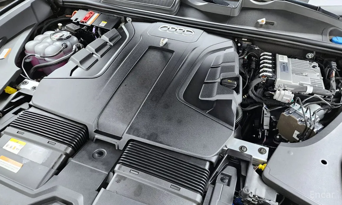 Фото 6 - Audi Q8