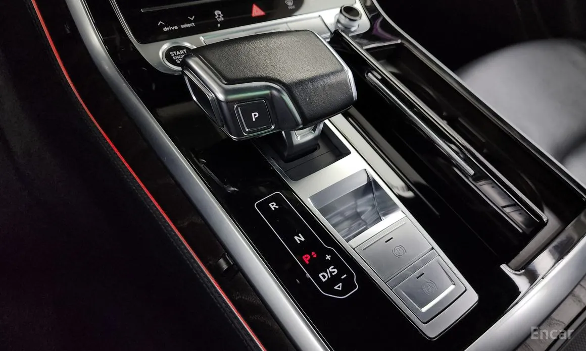 Фото 9 - Audi Q8