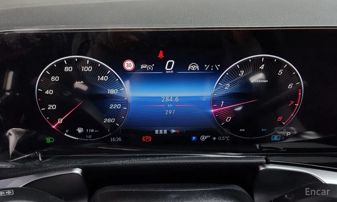 Фото 8 - Mercedes-Benz GLB-Class