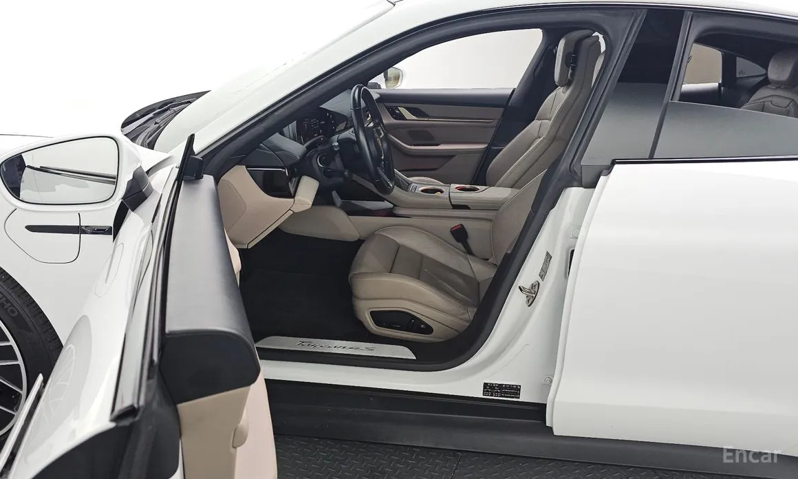 Фото 10 - Porsche Taycan