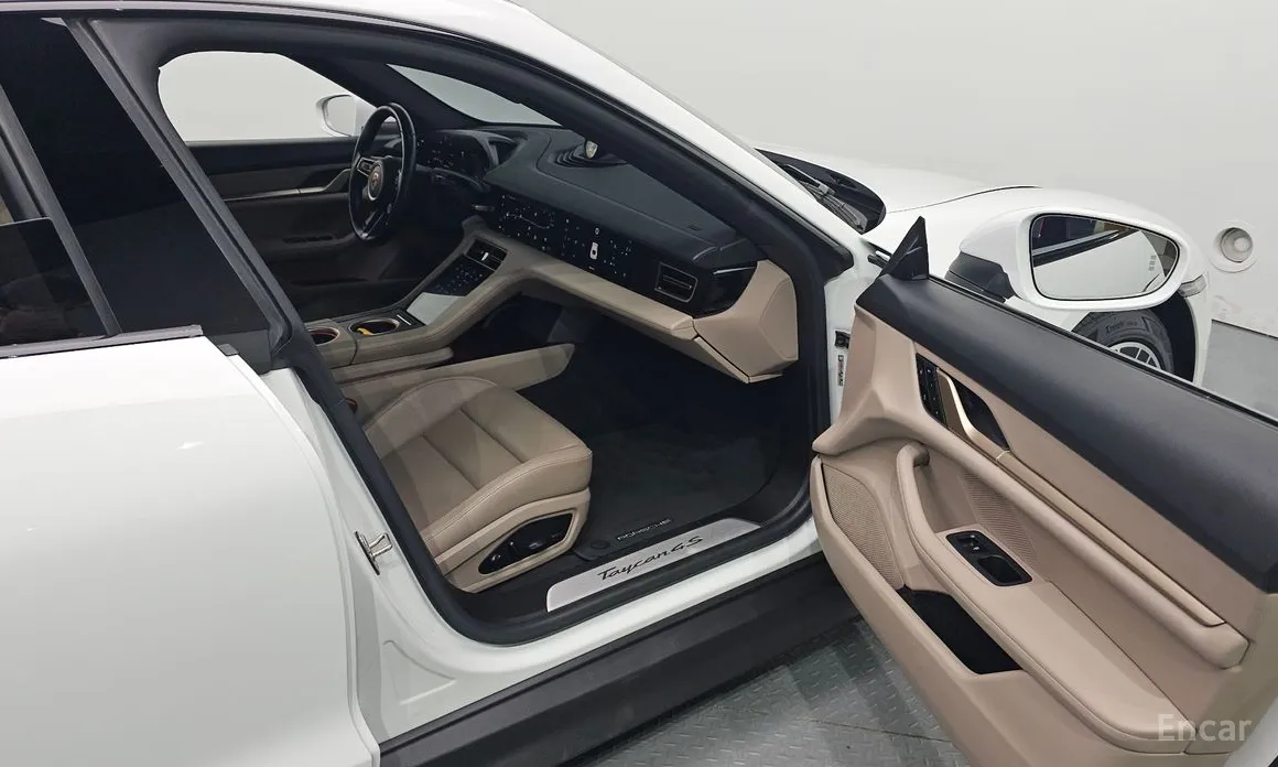 Фото 11 - Porsche Taycan