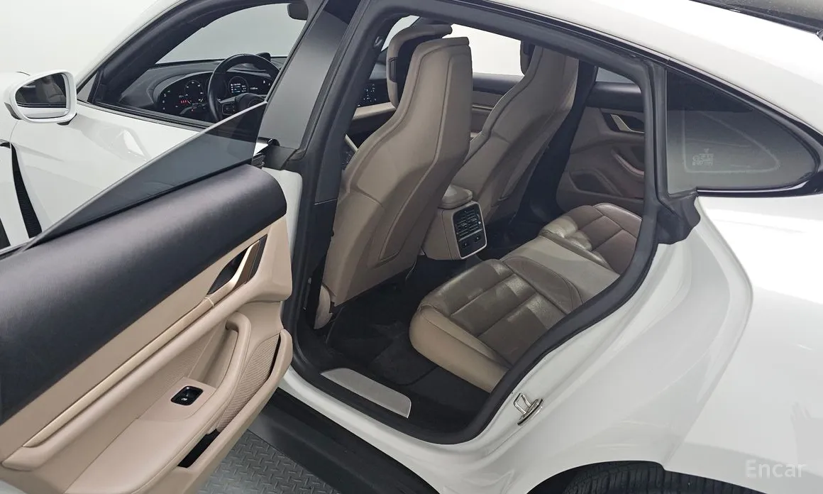 Фото 12 - Porsche Taycan