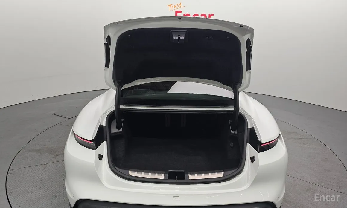 Фото 19 - Porsche Taycan