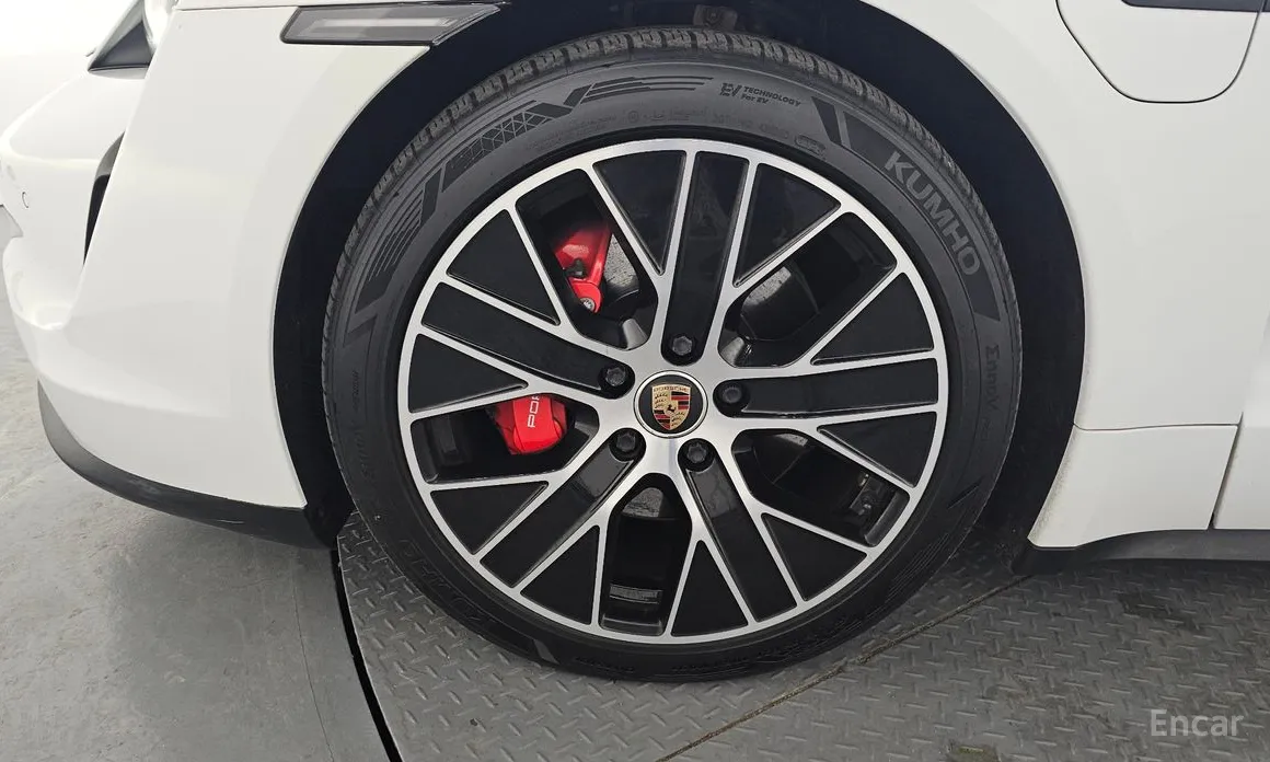 Фото 5 - Porsche Taycan