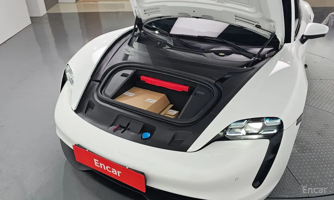 Фото 6 - Porsche Taycan