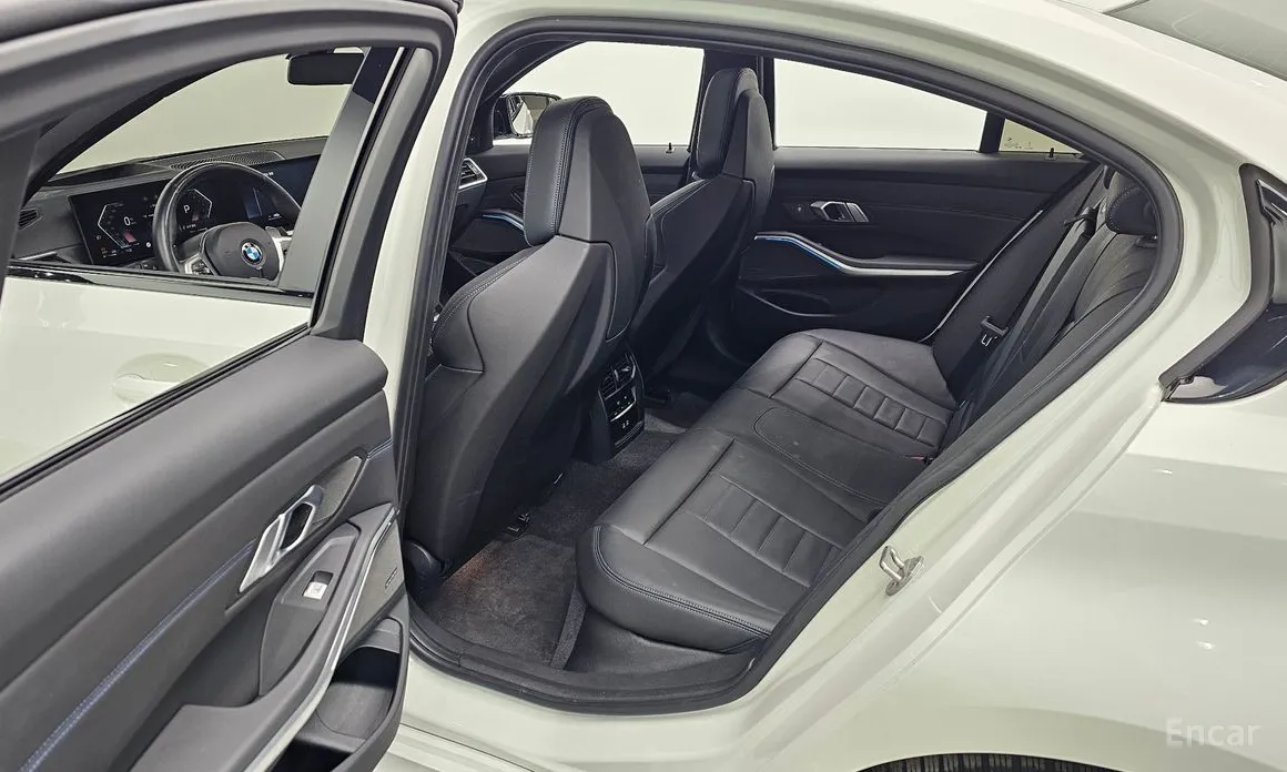 Photo 12 - BMW 3 Series