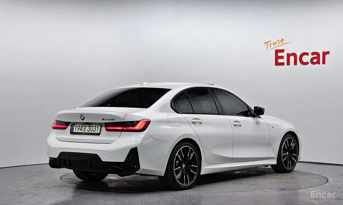 Photo 2 - BMW 3 Series