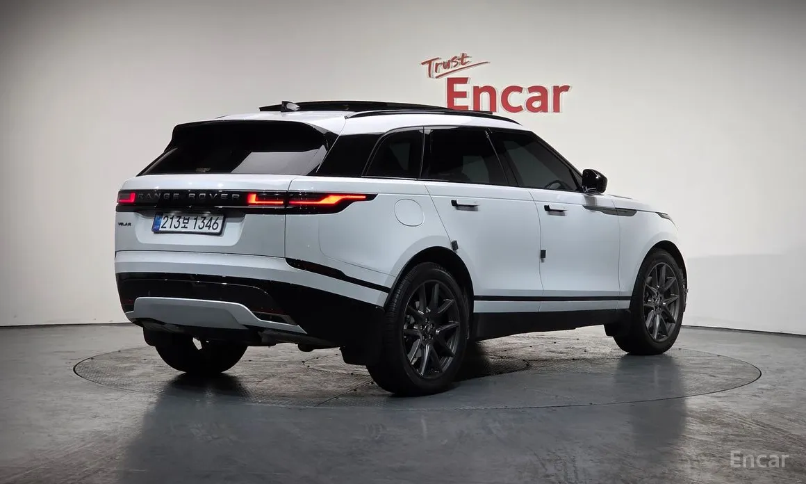 Фото 2 - Land Rover Range Rover Velar