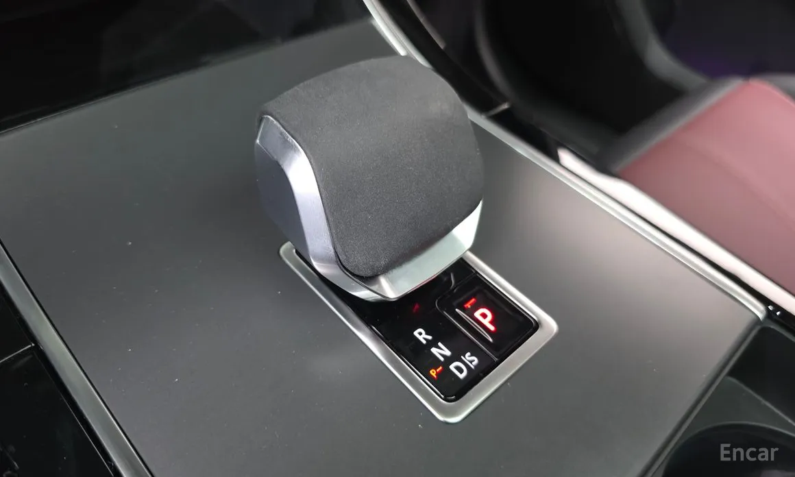 Фото 9 - Land Rover Range Rover Velar