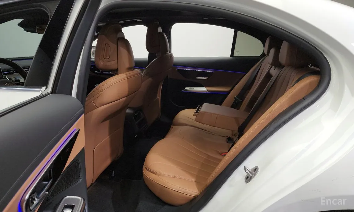 Фото 11 - Mercedes-Benz E-Class