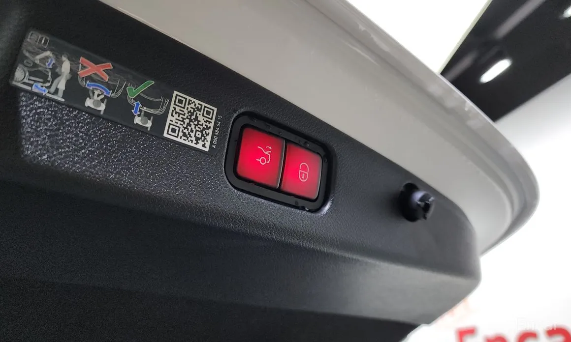 Фото 20 - Mercedes-Benz E-Class