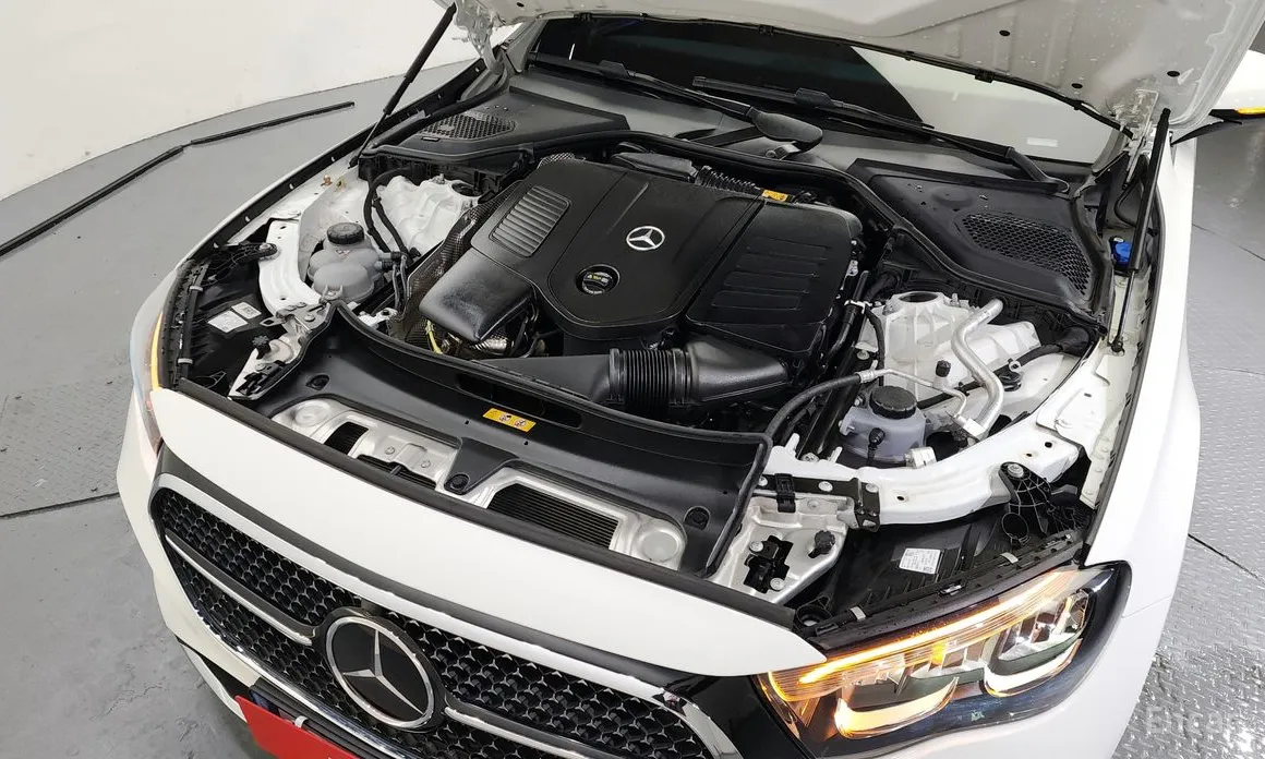 Фото 6 - Mercedes-Benz E-Class