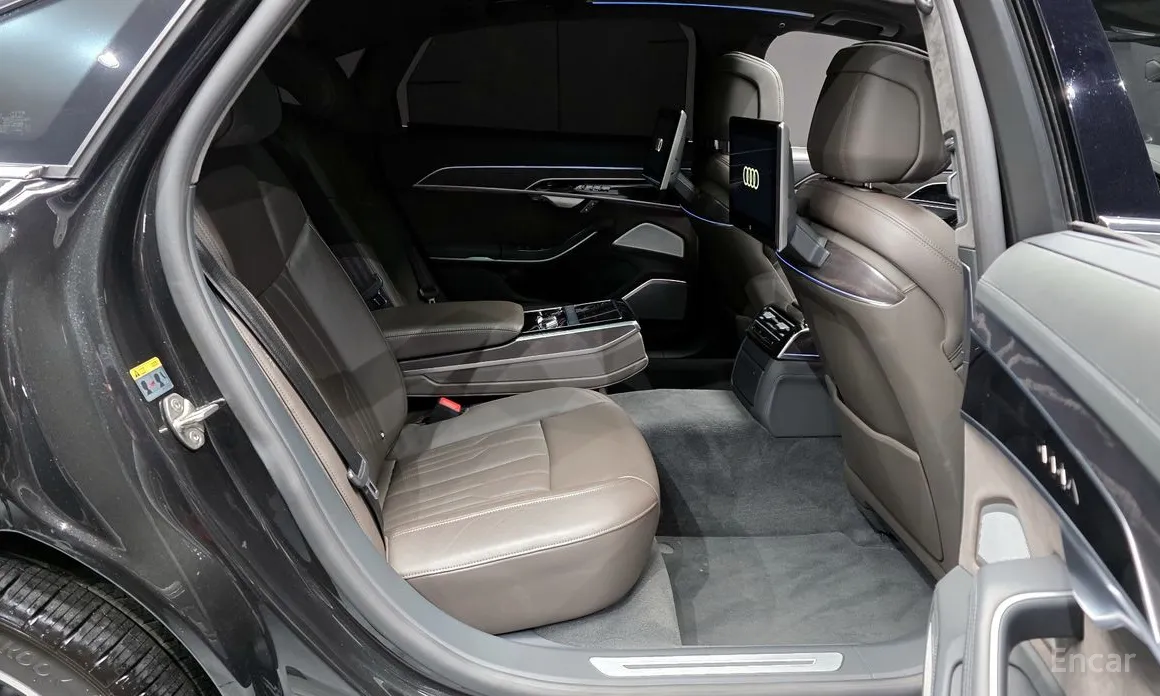 Фото 12 - Audi A8