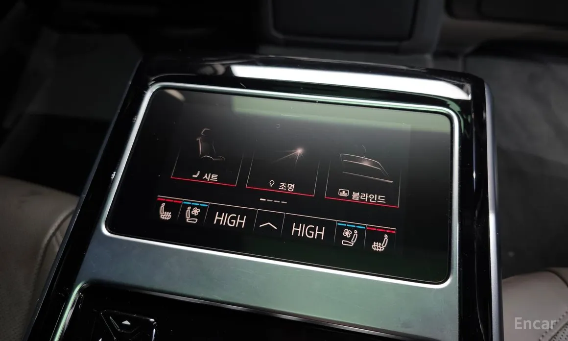 Фото 18 - Audi A8