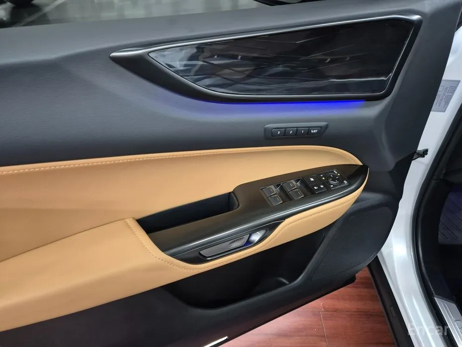 Фото 12 - Lexus NX