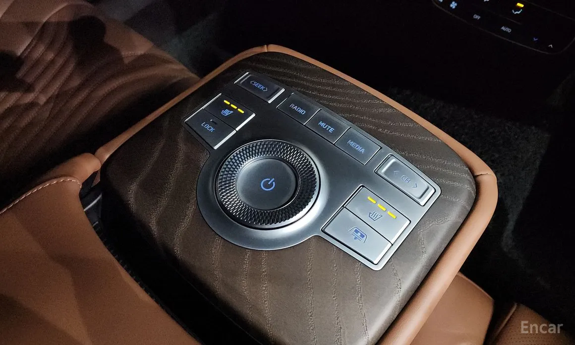 Фото 19 - Genesis G80