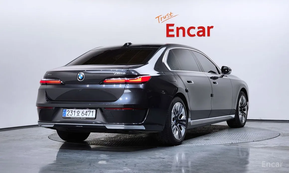 Фото 2 - BMW 7 Series