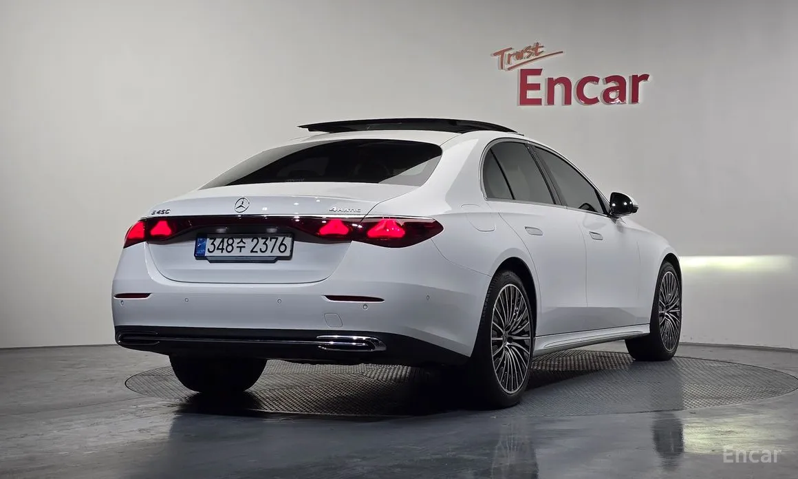 Фото 2 - Mercedes-Benz E-Class