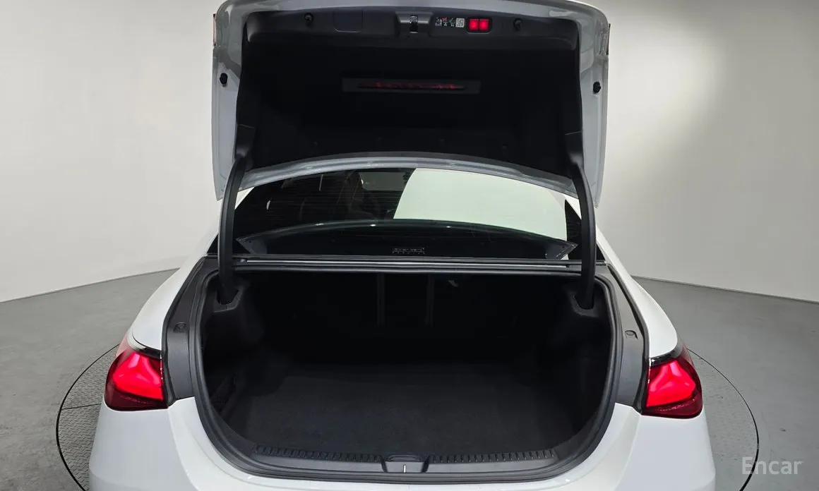 Фото 20 - Mercedes-Benz E-Class