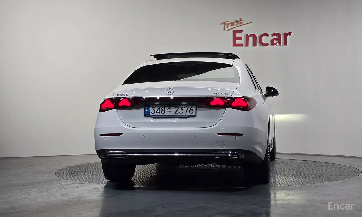 Фото 4 - Mercedes-Benz E-Class