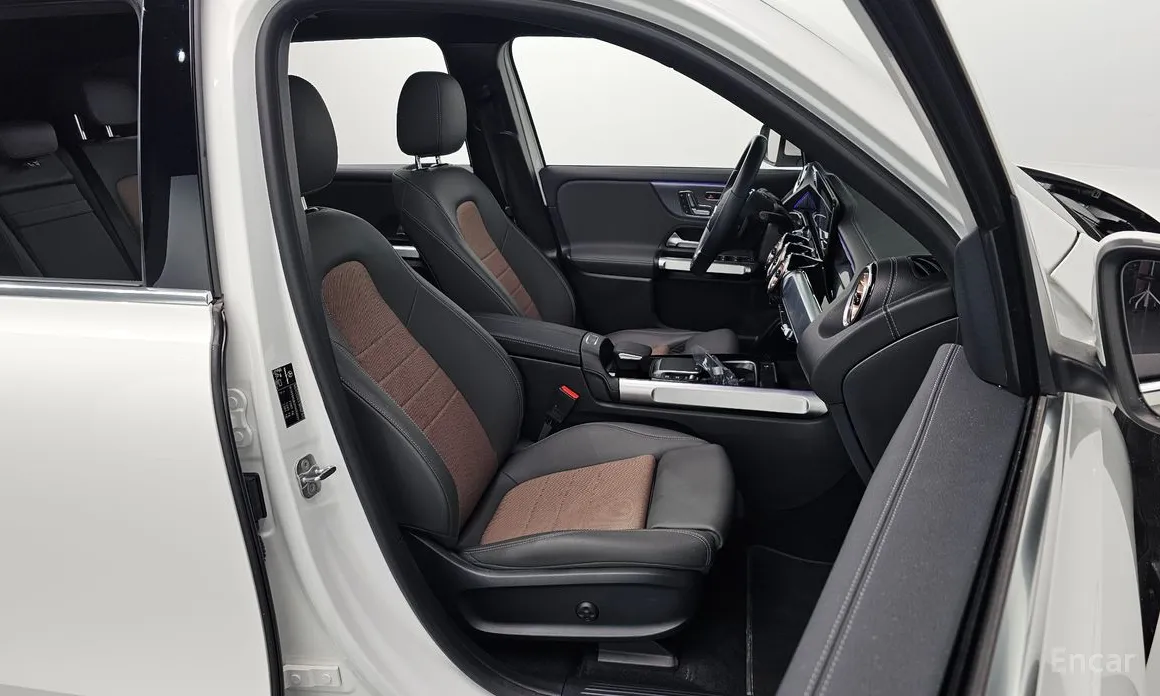 Фото 10 - Mercedes-Benz EQB