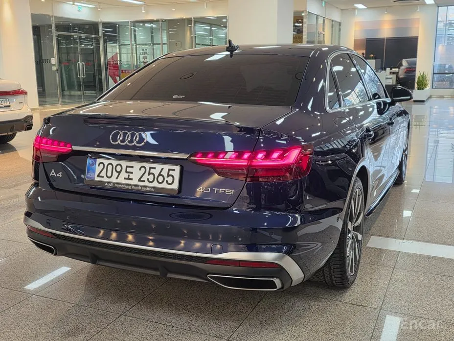 Фото 2 - Audi A4