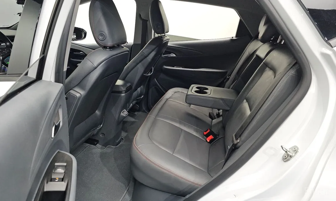 Фото 11 - Chevrolet Bolt EV