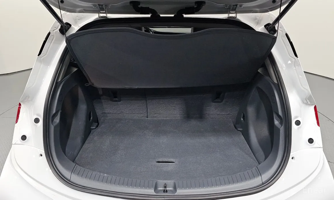 Фото 20 - Chevrolet Bolt EV