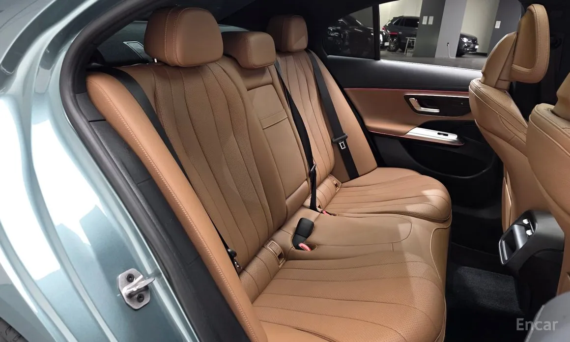 Фото 12 - Mercedes-Benz E-Class