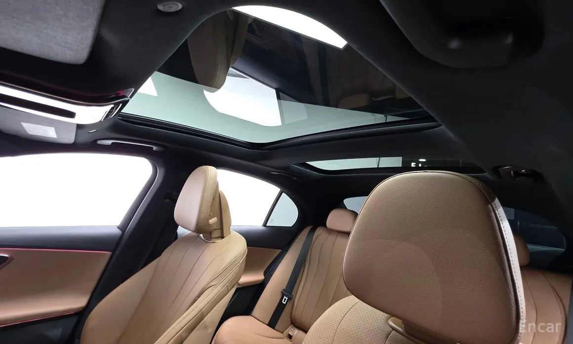 Фото 17 - Mercedes-Benz E-Class