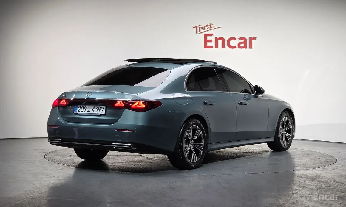 Фото 2 - Mercedes-Benz E-Class