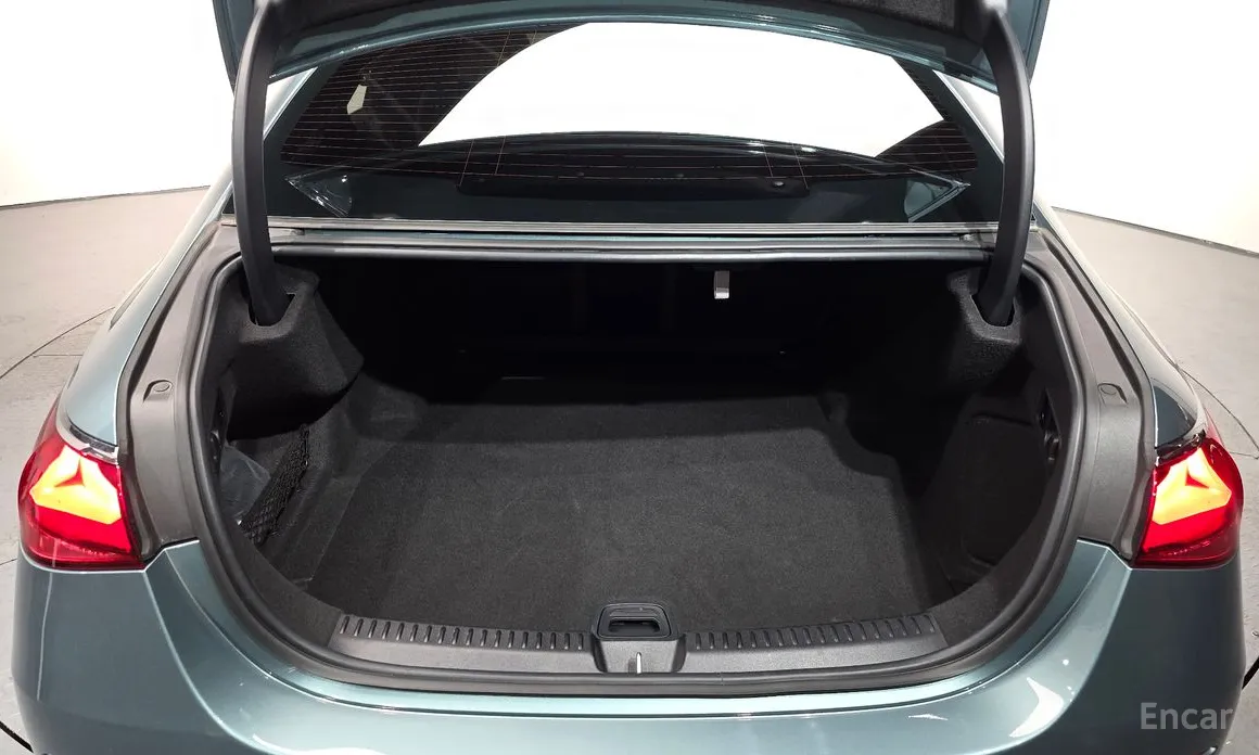 Фото 20 - Mercedes-Benz E-Class