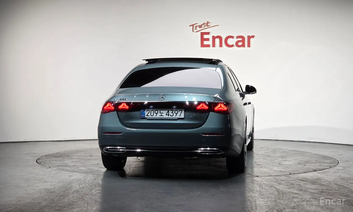 Фото 4 - Mercedes-Benz E-Class