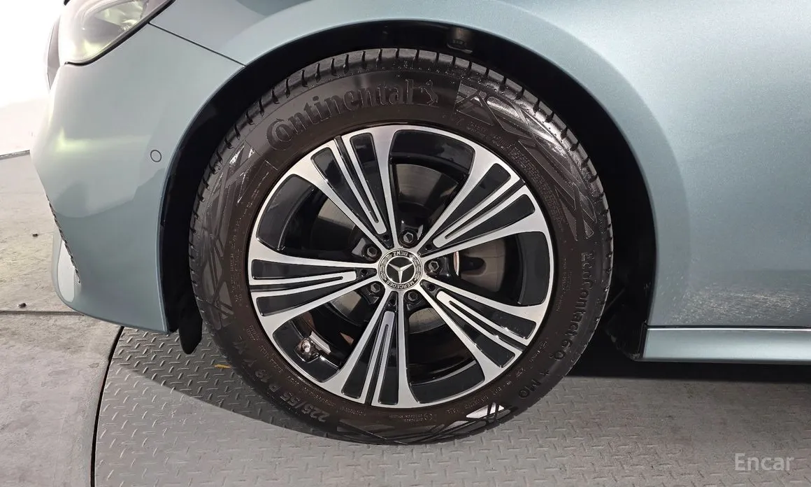 Фото 5 - Mercedes-Benz E-Class