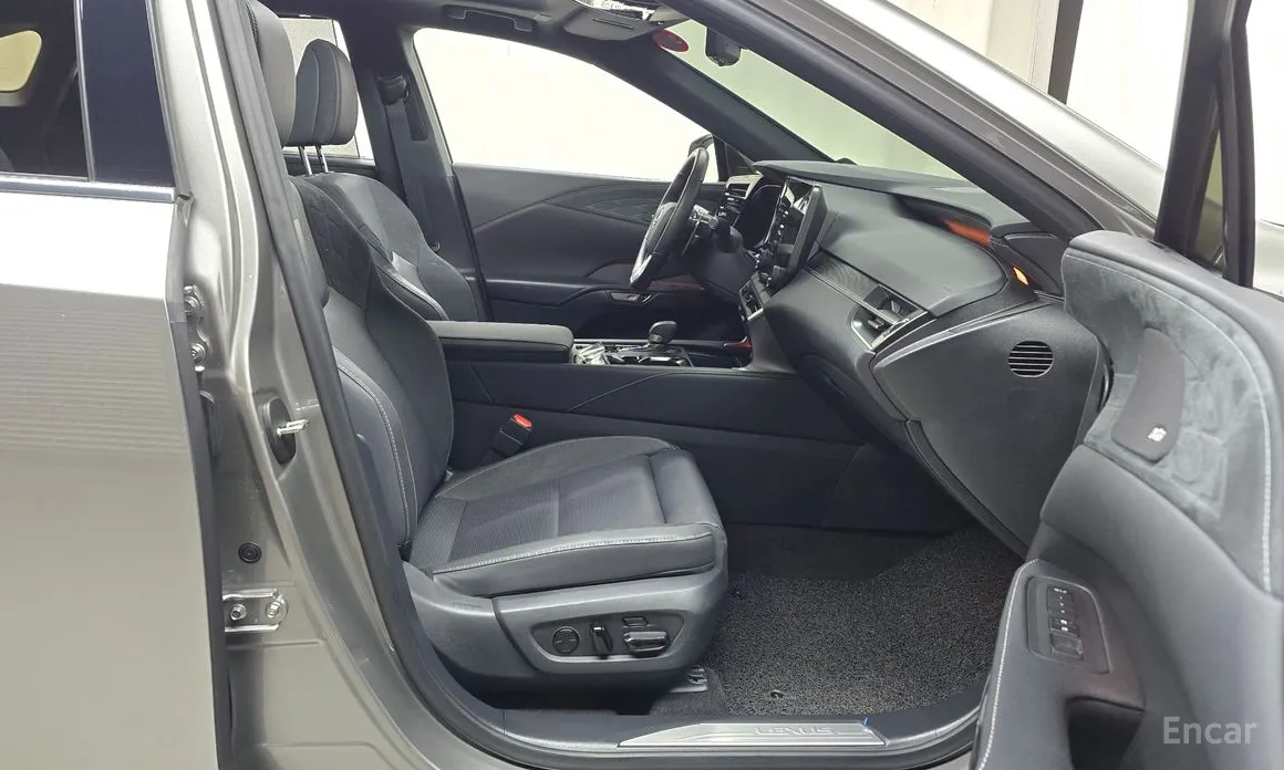 Фото 11 - Lexus RX