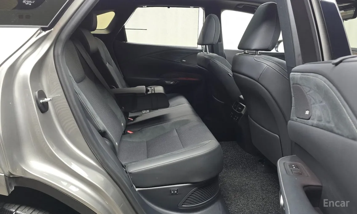 Фото 12 - Lexus RX