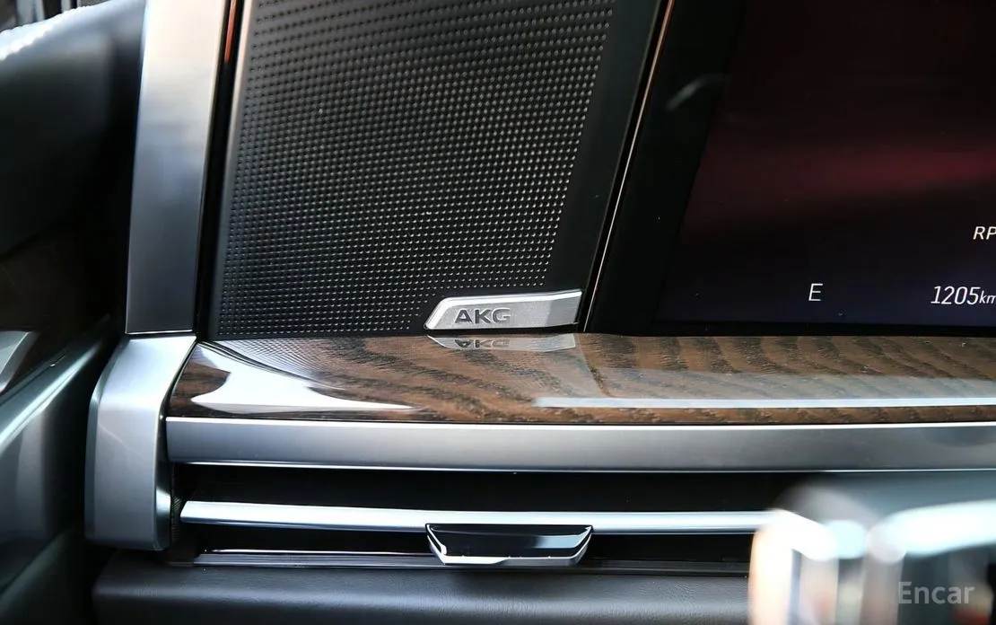 Фото 11 - Cadillac Escalade