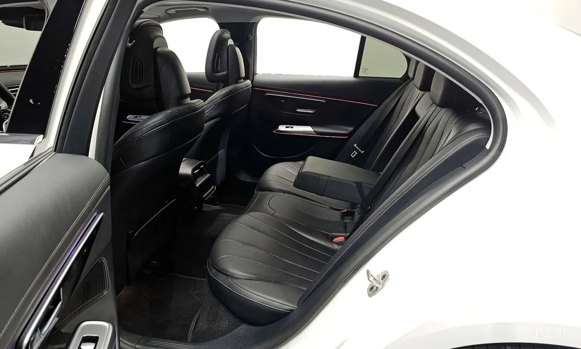 Фото 12 - Mercedes-Benz E-Class