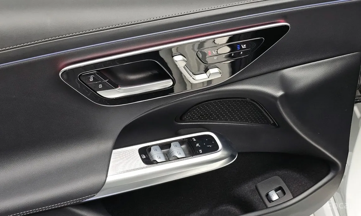 Фото 19 - Mercedes-Benz E-Class