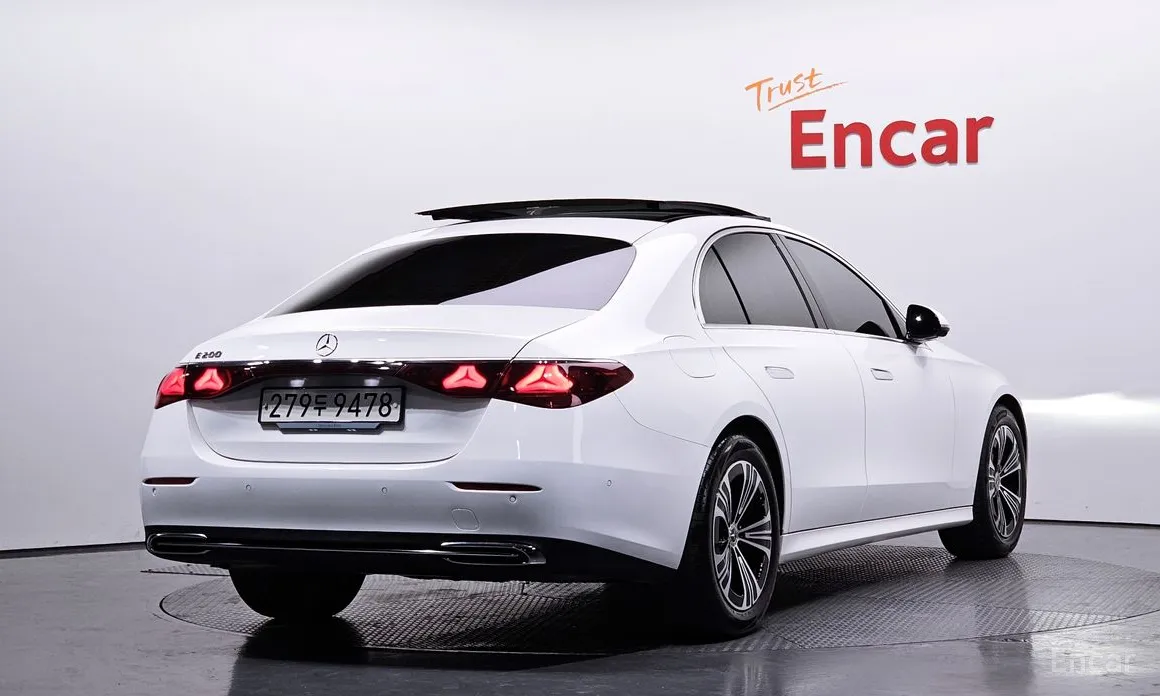 Фото 2 - Mercedes-Benz E-Class